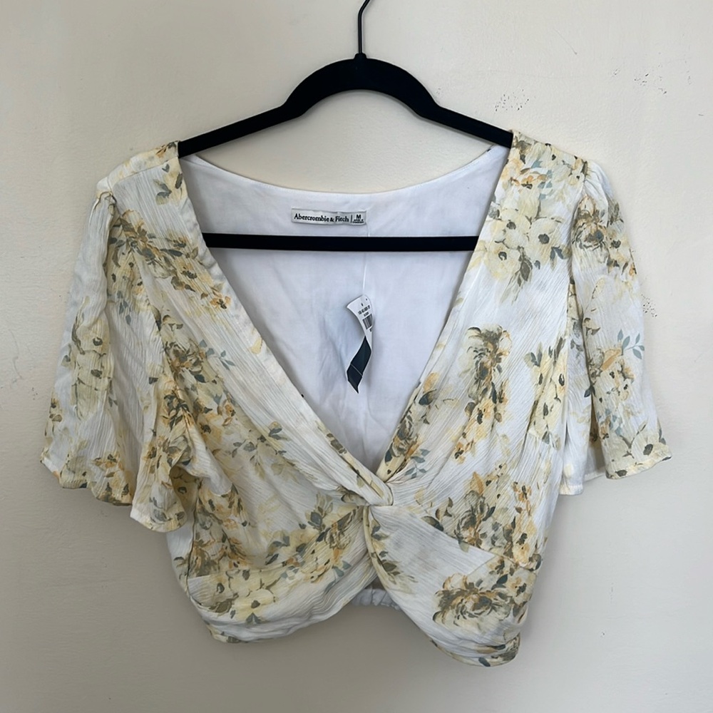 NWT! Abercrombie Flutter Sleeve Knot Front Crop - Size M